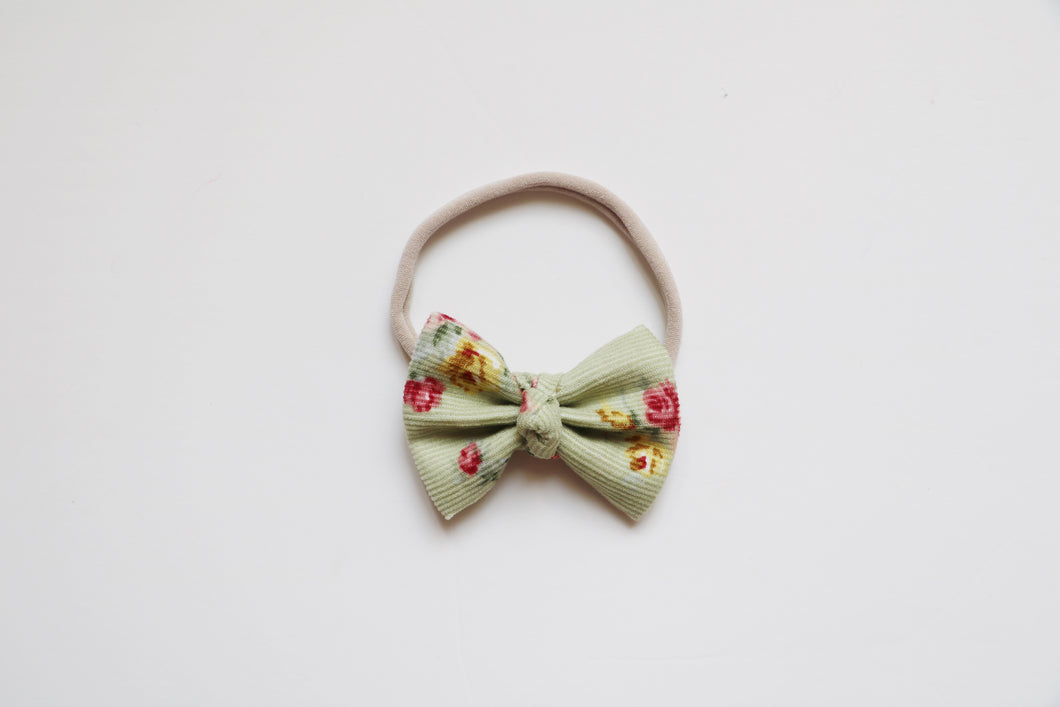 Small knot bow // green corduroy