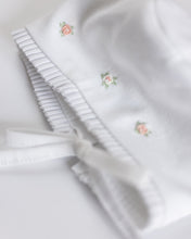 Load image into Gallery viewer, Newborn Bonnet // White pleats