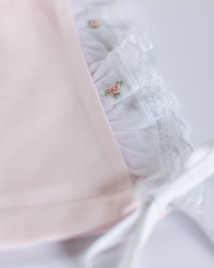 Newborn Bonnet // Pink ruffle