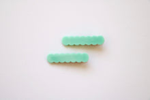 Load image into Gallery viewer, Scallop clip // aquamarine