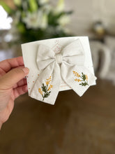 Load image into Gallery viewer, White // Dainty bow