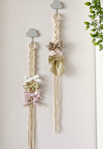 Small bow hanger // loopy