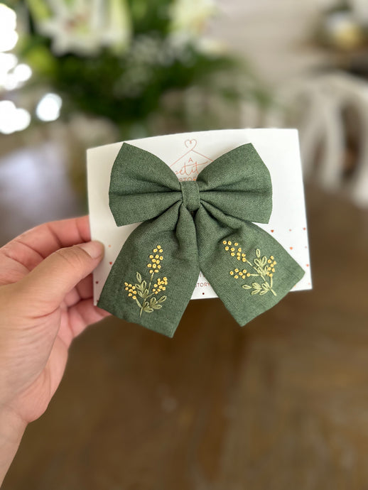 Olive // Dainty bow