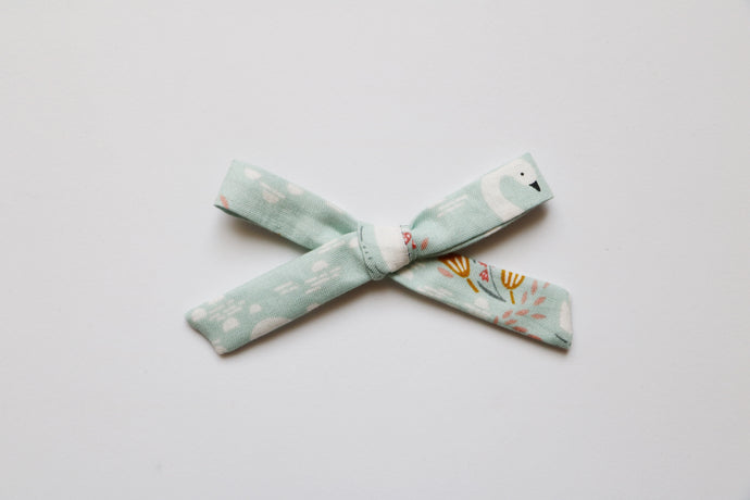 Petite bow // aqua swan