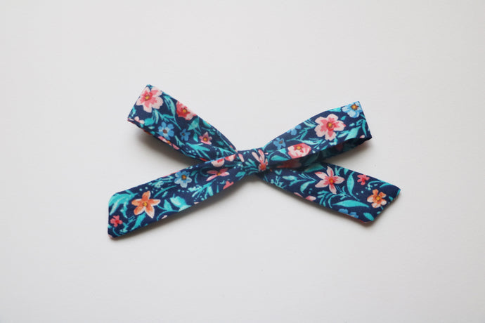 Petite bow // wild flowers